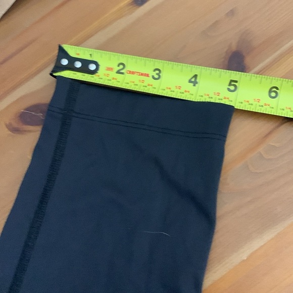 MEC Padded Performance Cycling Pants, 3/4 Length, Reflective, Stretch - Picture 6 of 7